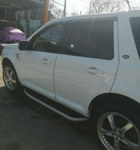 Белый Ленд Ровер Фрилендер, объемом двигателя 3.2 л и пробегом 200 тыс. км за 12500 $, фото 2 на Automoto.ua