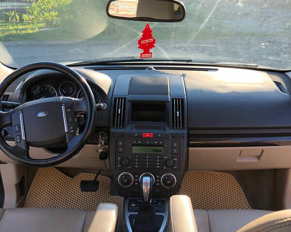 Білий Ленд Ровер Freelander, об'ємом двигуна 3.2 л та пробігом 154 тис. км за 13700 $, фото 2 на Automoto.ua