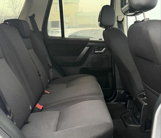 Білий Ленд Ровер Freelander, об'ємом двигуна 2.2 л та пробігом 297 тис. км за 11000 $, фото 18 на Automoto.ua