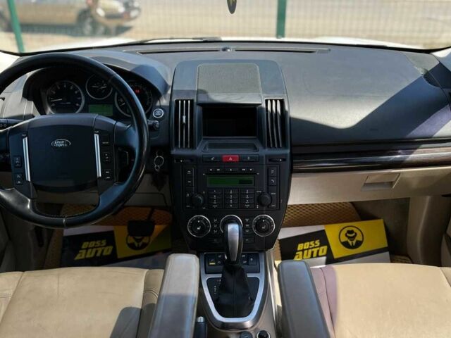 Білий Ленд Ровер Freelander, об'ємом двигуна 3.2 л та пробігом 198 тис. км за 13003 $, фото 10 на Automoto.ua