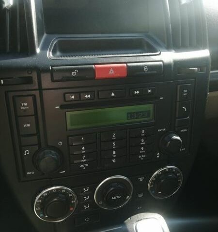 Белый Ленд Ровер Фрилендер, объемом двигателя 3.2 л и пробегом 200 тыс. км за 12500 $, фото 8 на Automoto.ua