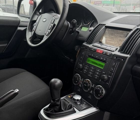 Білий Ленд Ровер Freelander, об'ємом двигуна 2.2 л та пробігом 297 тис. км за 11000 $, фото 17 на Automoto.ua