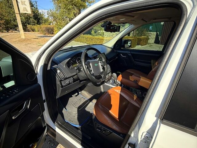 Белый Ленд Ровер Фрилендер, объемом двигателя 2.2 л и пробегом 18500 тыс. км за 11999 $, фото 5 на Automoto.ua