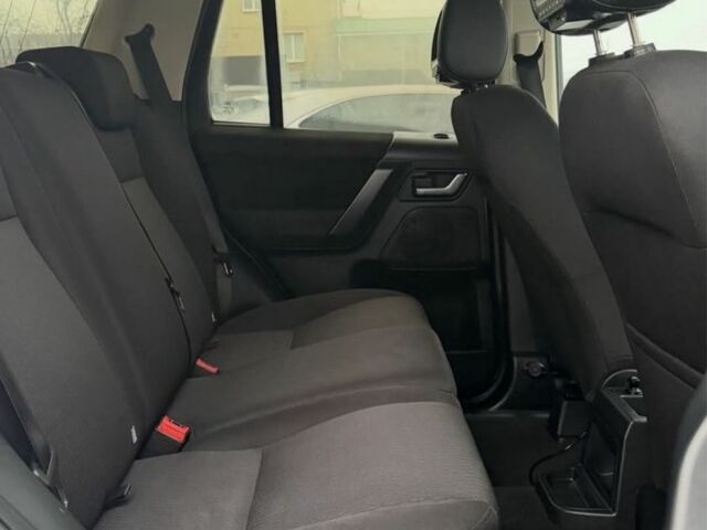 Белый Ленд Ровер Фрилендер, объемом двигателя 2.2 л и пробегом 297 тыс. км за 10900 $, фото 5 на Automoto.ua