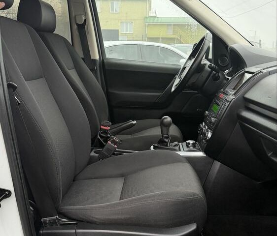 Белый Ленд Ровер Фрилендер, объемом двигателя 2.2 л и пробегом 297 тыс. км за 11000 $, фото 16 на Automoto.ua