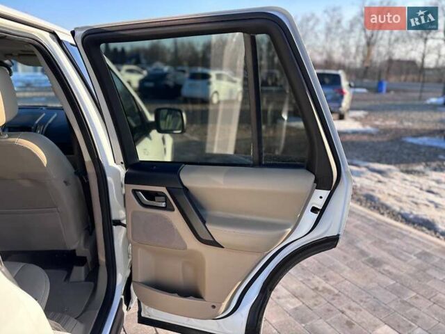 Білий Ленд Ровер Freelander, об'ємом двигуна 2.18 л та пробігом 235 тис. км за 14499 $, фото 30 на Automoto.ua