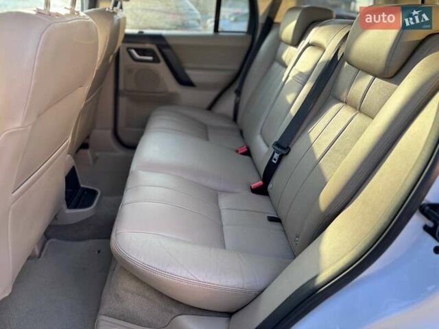 Білий Ленд Ровер Freelander, об'ємом двигуна 2.18 л та пробігом 235 тис. км за 14499 $, фото 21 на Automoto.ua