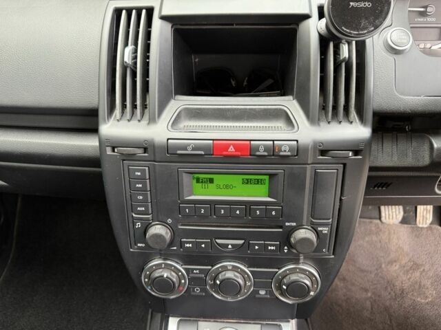 Белый Ленд Ровер Фрилендер, объемом двигателя 2.2 л и пробегом 225 тыс. км за 5000 $, фото 12 на Automoto.ua