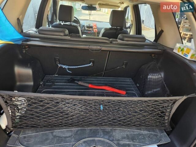 Білий Ленд Ровер Freelander, об'ємом двигуна 2.18 л та пробігом 173 тис. км за 12650 $, фото 9 на Automoto.ua