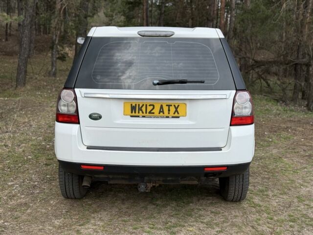 Белый Ленд Ровер Фрилендер, объемом двигателя 2.2 л и пробегом 225 тыс. км за 5000 $, фото 5 на Automoto.ua