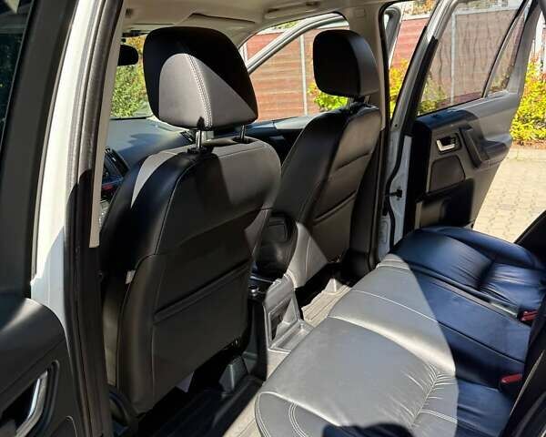 Білий Ленд Ровер Freelander, об'ємом двигуна 2.18 л та пробігом 180 тис. км за 14500 $, фото 15 на Automoto.ua