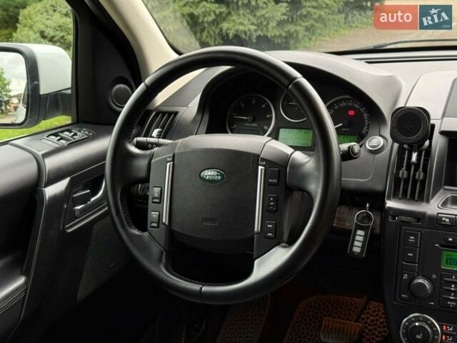 Білий Ленд Ровер Freelander, об'ємом двигуна 2.18 л та пробігом 295 тис. км за 13700 $, фото 34 на Automoto.ua