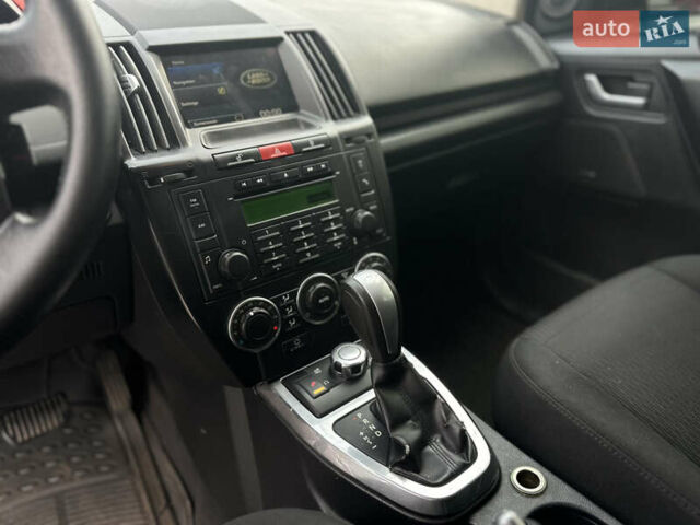 Білий Ленд Ровер Freelander, об'ємом двигуна 2.18 л та пробігом 216 тис. км за 11200 $, фото 9 на Automoto.ua