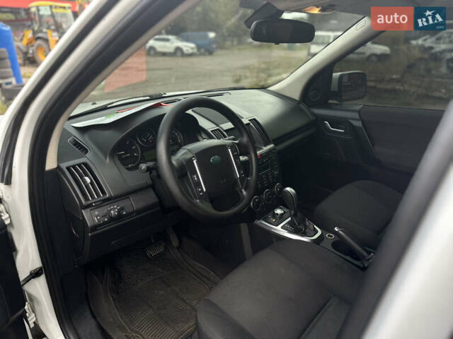 Білий Ленд Ровер Freelander, об'ємом двигуна 2.18 л та пробігом 216 тис. км за 11200 $, фото 10 на Automoto.ua