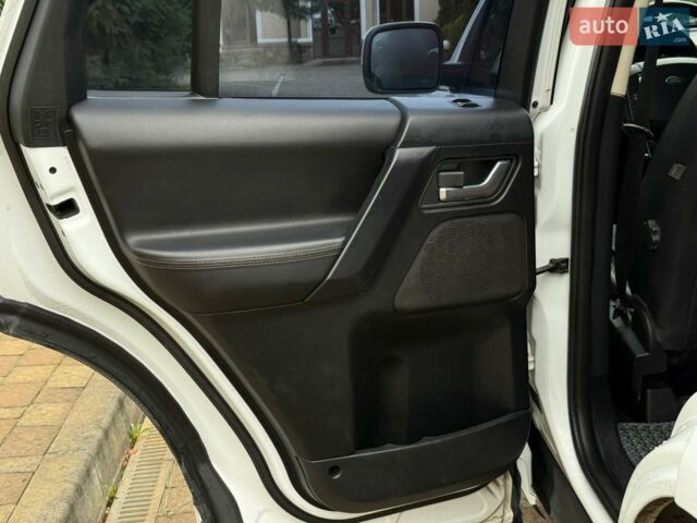 Білий Ленд Ровер Freelander, об'ємом двигуна 2.18 л та пробігом 295 тис. км за 13700 $, фото 16 на Automoto.ua