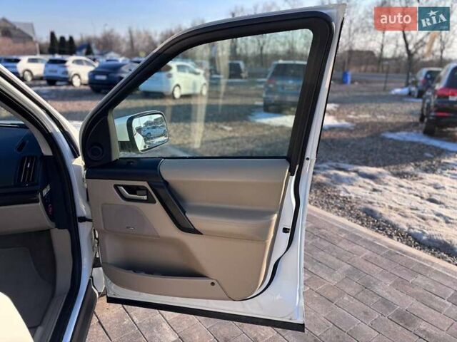 Білий Ленд Ровер Freelander, об'ємом двигуна 2.18 л та пробігом 235 тис. км за 14499 $, фото 33 на Automoto.ua
