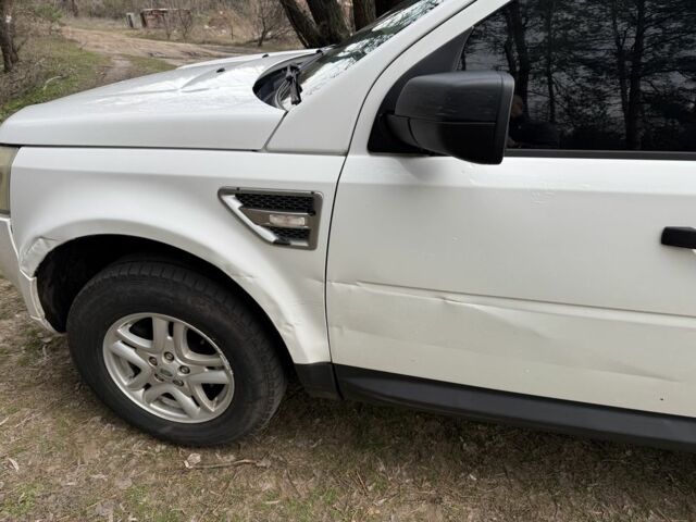 Белый Ленд Ровер Фрилендер, объемом двигателя 2.2 л и пробегом 225 тыс. км за 5000 $, фото 7 на Automoto.ua