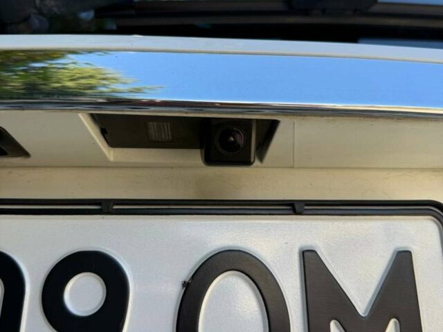 Білий Ленд Ровер Freelander, об'ємом двигуна 2.18 л та пробігом 180 тис. км за 13700 $, фото 3 на Automoto.ua