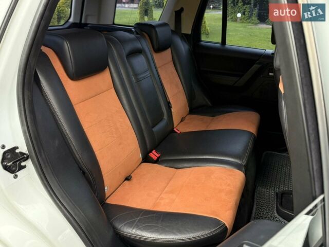Білий Ленд Ровер Freelander, об'ємом двигуна 2.18 л та пробігом 295 тис. км за 13700 $, фото 25 на Automoto.ua