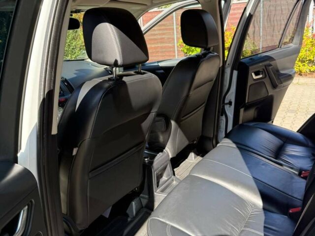 Білий Ленд Ровер Freelander, об'ємом двигуна 2.18 л та пробігом 180 тис. км за 13700 $, фото 15 на Automoto.ua