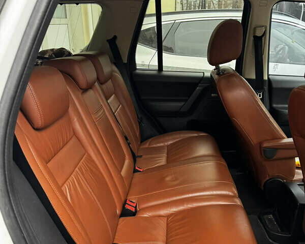 Білий Ленд Ровер Freelander, об'ємом двигуна 2 л та пробігом 115 тис. км за 15500 $, фото 9 на Automoto.ua