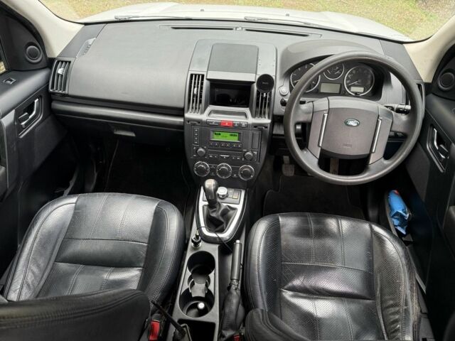 Белый Ленд Ровер Фрилендер, объемом двигателя 2.2 л и пробегом 225 тыс. км за 5000 $, фото 8 на Automoto.ua