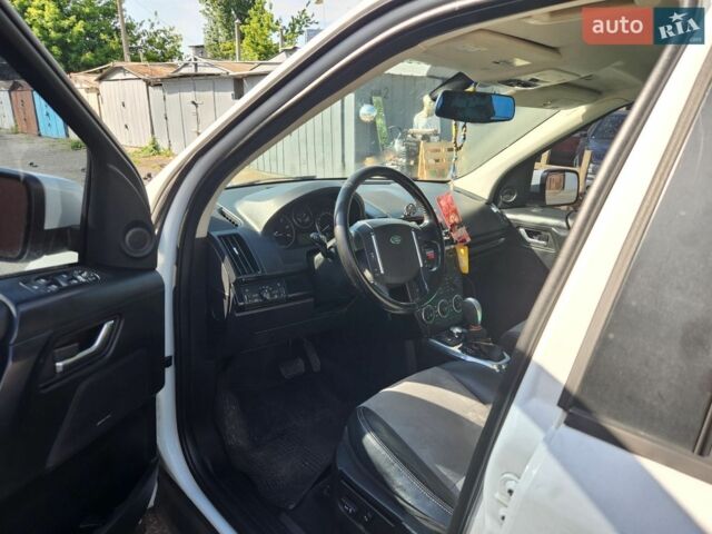 Білий Ленд Ровер Freelander, об'ємом двигуна 2.18 л та пробігом 173 тис. км за 12650 $, фото 7 на Automoto.ua