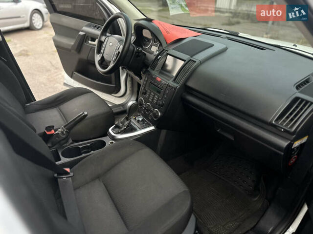 Білий Ленд Ровер Freelander, об'ємом двигуна 2.18 л та пробігом 216 тис. км за 11200 $, фото 12 на Automoto.ua