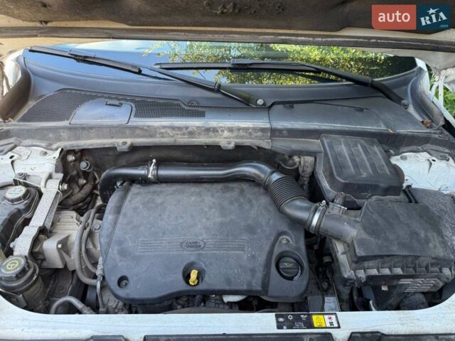 Білий Ленд Ровер Freelander, об'ємом двигуна 2.18 л та пробігом 180 тис. км за 13700 $, фото 5 на Automoto.ua