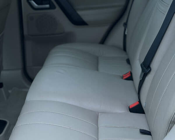 Білий Ленд Ровер Freelander, об'ємом двигуна 2.18 л та пробігом 235 тис. км за 14499 $, фото 12 на Automoto.ua