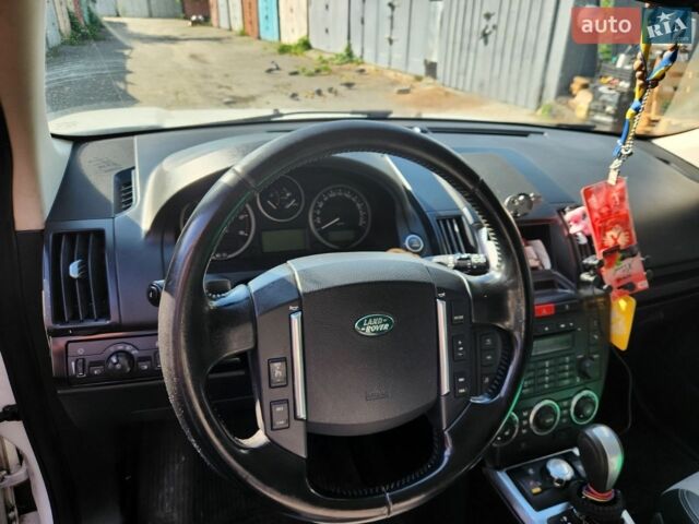 Білий Ленд Ровер Freelander, об'ємом двигуна 2.18 л та пробігом 173 тис. км за 12650 $, фото 2 на Automoto.ua