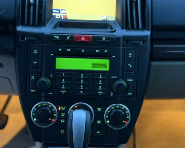Білий Ленд Ровер Freelander, об'ємом двигуна 2.18 л та пробігом 235 тис. км за 14499 $, фото 19 на Automoto.ua