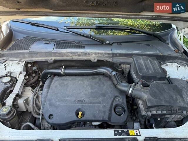 Білий Ленд Ровер Freelander, об'ємом двигуна 2.18 л та пробігом 180 тис. км за 14500 $, фото 6 на Automoto.ua