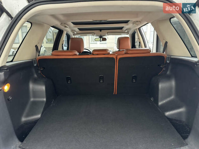 Білий Ленд Ровер Freelander, об'ємом двигуна 2 л та пробігом 115 тис. км за 15500 $, фото 21 на Automoto.ua