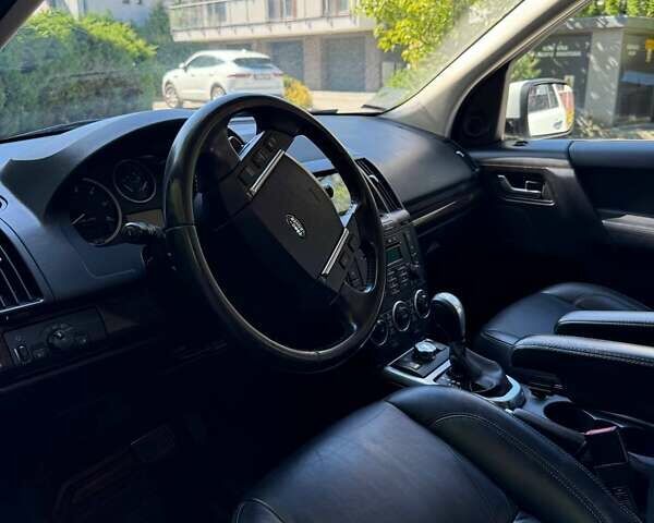 Білий Ленд Ровер Freelander, об'ємом двигуна 2.18 л та пробігом 180 тис. км за 14500 $, фото 5 на Automoto.ua