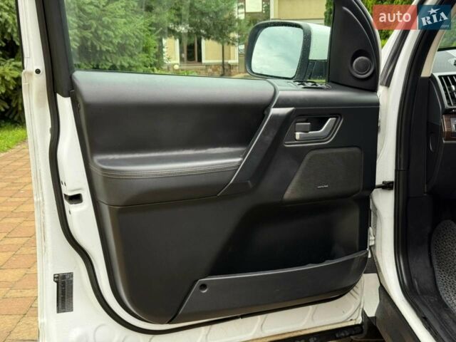 Білий Ленд Ровер Freelander, об'ємом двигуна 2.18 л та пробігом 295 тис. км за 13700 $, фото 5 на Automoto.ua