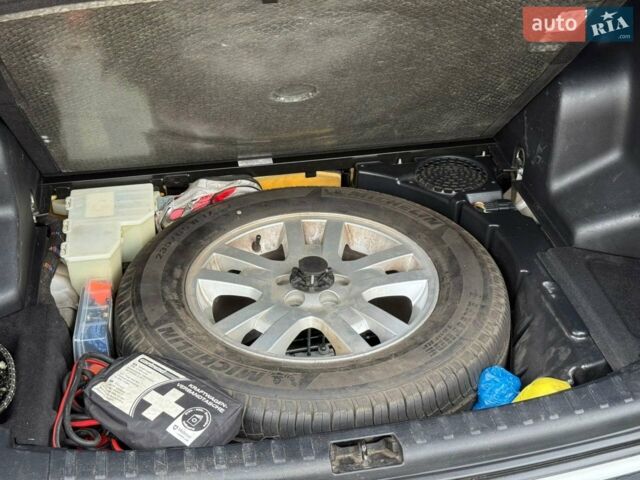 Білий Ленд Ровер Freelander, об'ємом двигуна 2.18 л та пробігом 295 тис. км за 13700 $, фото 40 на Automoto.ua