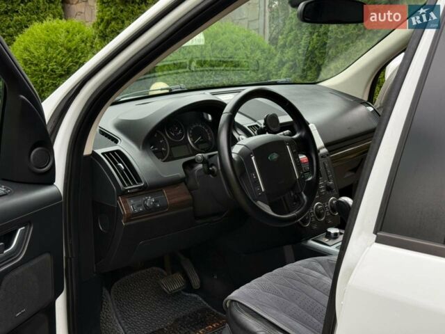 Білий Ленд Ровер Freelander, об'ємом двигуна 2.18 л та пробігом 295 тис. км за 13700 $, фото 4 на Automoto.ua