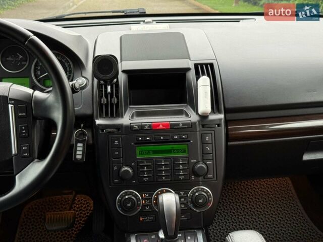 Білий Ленд Ровер Freelander, об'ємом двигуна 2.18 л та пробігом 295 тис. км за 13700 $, фото 36 на Automoto.ua