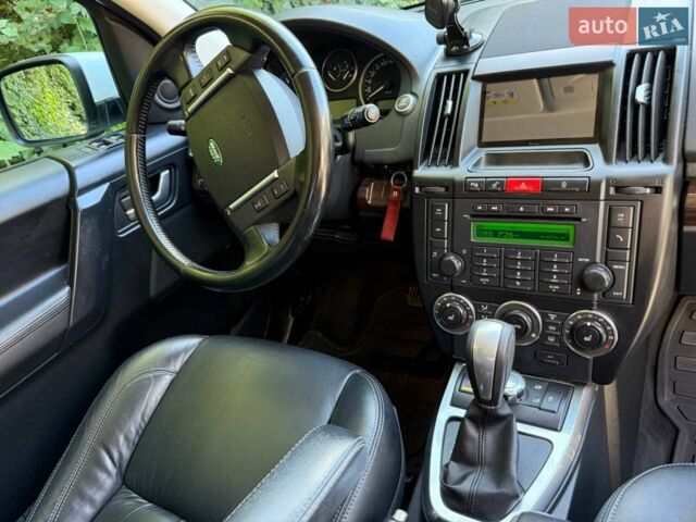 Білий Ленд Ровер Freelander, об'ємом двигуна 2.18 л та пробігом 180 тис. км за 13700 $, фото 7 на Automoto.ua