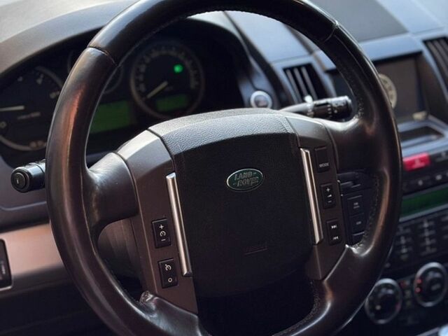 Білий Ленд Ровер Freelander, об'ємом двигуна 2.18 л та пробігом 235 тис. км за 12900 $, фото 3 на Automoto.ua