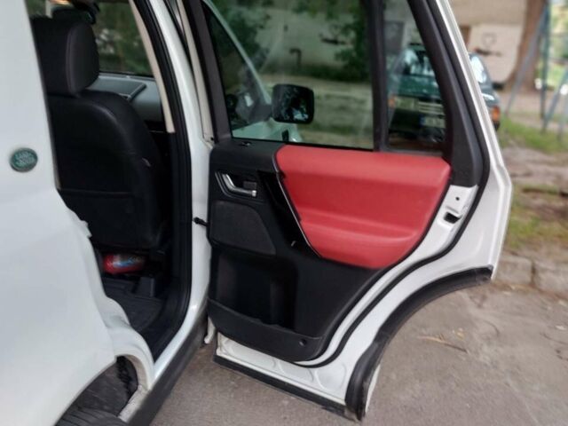 Білий Ленд Ровер Freelander, об'ємом двигуна 2 л та пробігом 117 тис. км за 12800 $, фото 7 на Automoto.ua