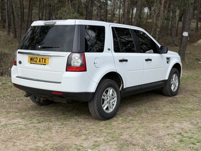 Белый Ленд Ровер Фрилендер, объемом двигателя 2.2 л и пробегом 225 тыс. км за 5000 $, фото 4 на Automoto.ua