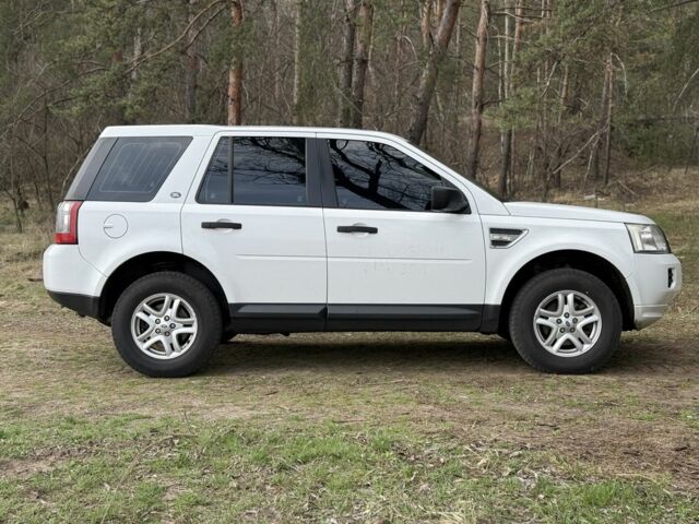 Белый Ленд Ровер Фрилендер, объемом двигателя 2.2 л и пробегом 225 тыс. км за 5000 $, фото 3 на Automoto.ua