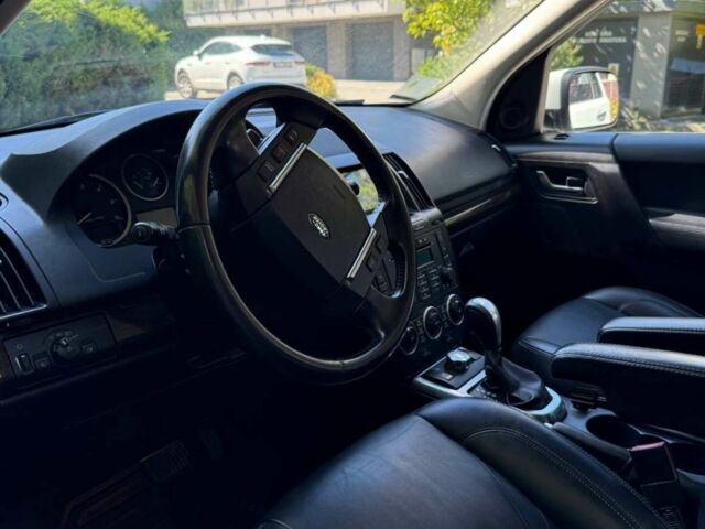 Білий Ленд Ровер Freelander, об'ємом двигуна 2.18 л та пробігом 180 тис. км за 13700 $, фото 4 на Automoto.ua