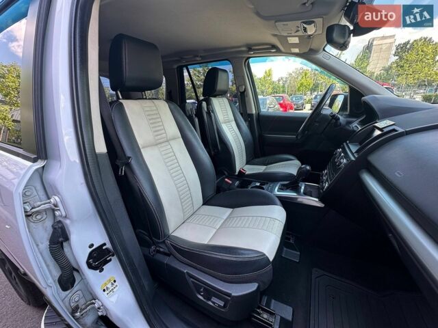 Білий Ленд Ровер Freelander, об'ємом двигуна 2.18 л та пробігом 347 тис. км за 12490 $, фото 8 на Automoto.ua