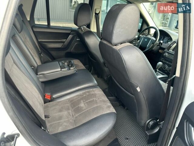 Білий Ленд Ровер Freelander, об'ємом двигуна 2.18 л та пробігом 275 тис. км за 14000 $, фото 36 на Automoto.ua