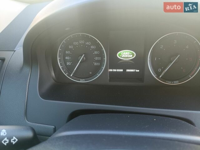 Білий Ленд Ровер Freelander, об'ємом двигуна 2.18 л та пробігом 250 тис. км за 14000 $, фото 3 на Automoto.ua
