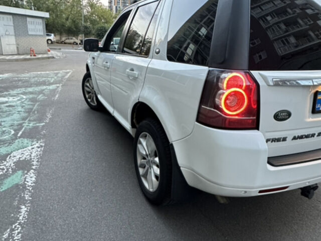 Білий Ленд Ровер Freelander, об'ємом двигуна 2.2 л та пробігом 288 тис. км за 12700 $, фото 2 на Automoto.ua