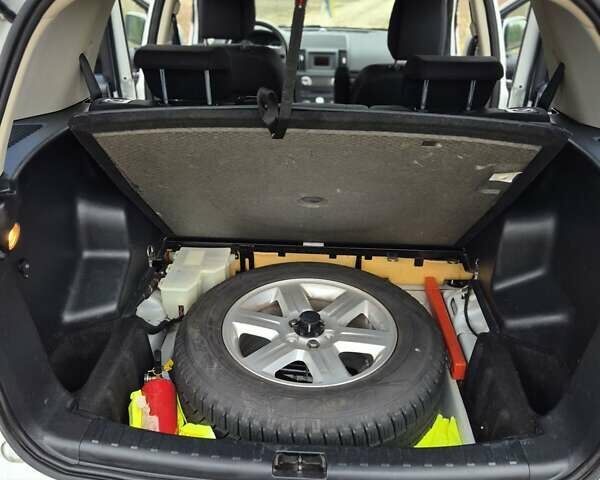 Білий Ленд Ровер Freelander, об'ємом двигуна 2.18 л та пробігом 193 тис. км за 15800 $, фото 13 на Automoto.ua